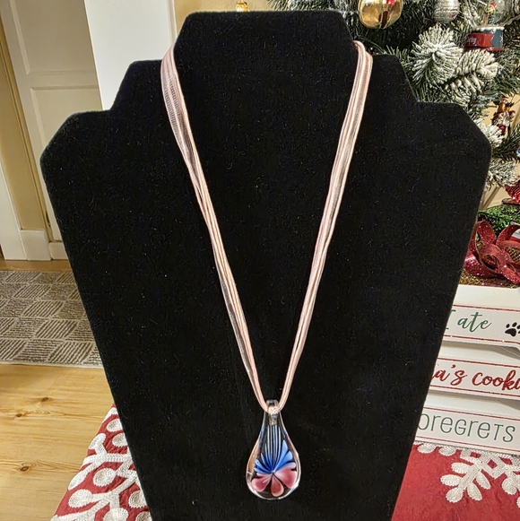 Diochotic Elegant Pink Glass Flower Pendant Necklace - Picture 2 of 5